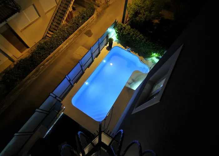 Apartments & Rooms Villa Maslina